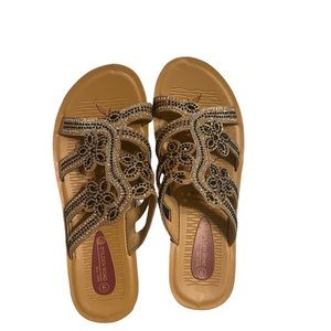 Women slippers very comfortable.